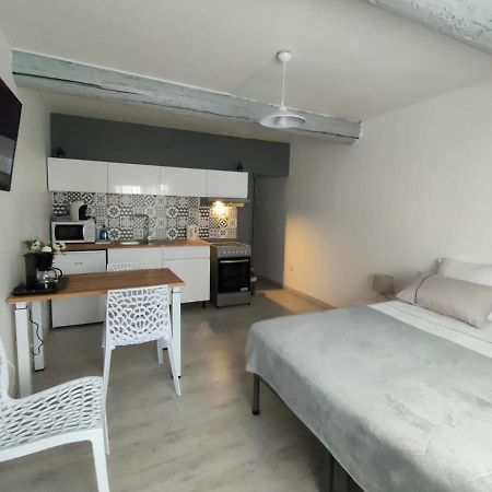 Studio Entier Saint-Laurent-dʼAigouze Extérieur photo