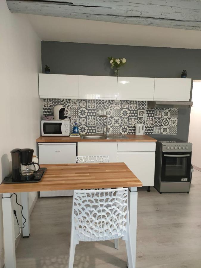 Studio Entier Saint-Laurent-dʼAigouze Extérieur photo