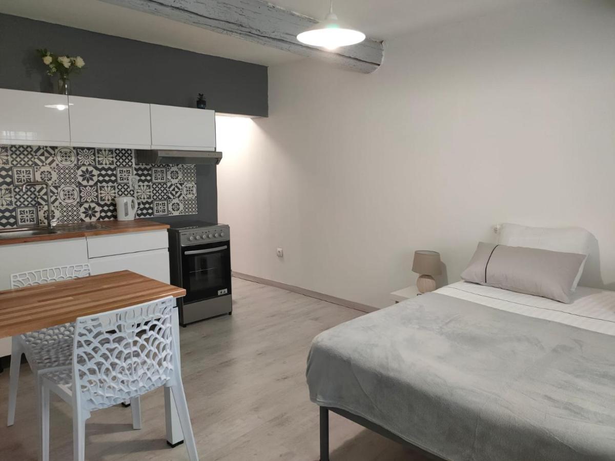 Studio Entier Saint-Laurent-dʼAigouze Extérieur photo